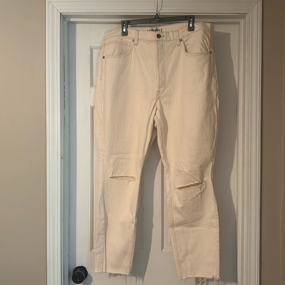 We the Free Curvy Distressed Ivory Jeans Size 34